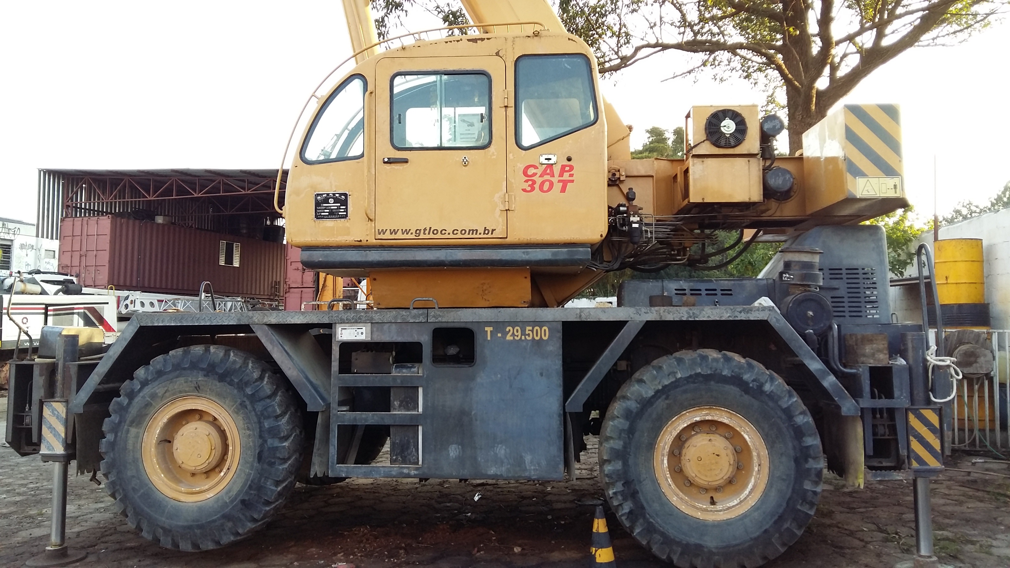 Plataforma Elevatória Articulada Preço em Jandira - Plataforma Elevatória  em Santana de Parnaíba - Eleva Brasil